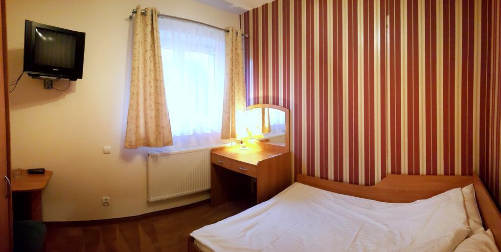 Hotel Marco Plonsk Szkolna 115 ภายนอก รูปภาพ